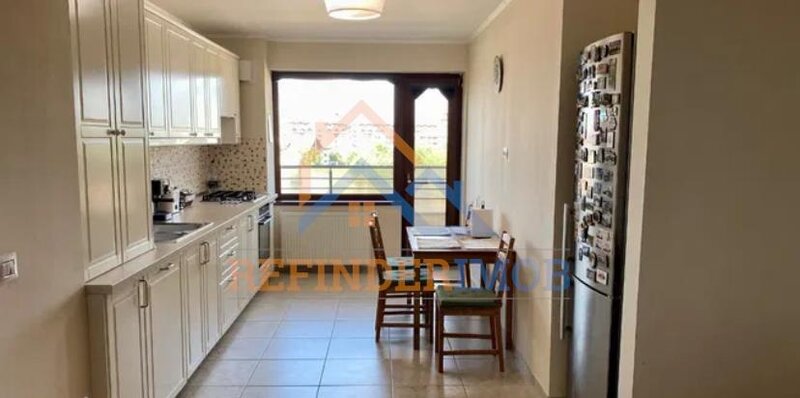 Apartament 3 camere de v